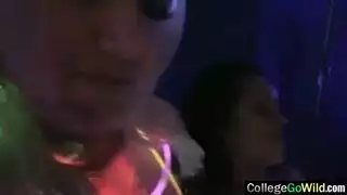 سكس بنت مع حصان في اصطبل