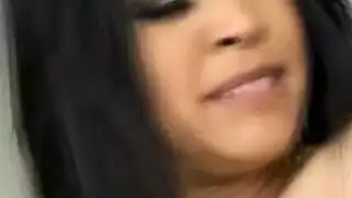 فتاة مفلسة تخدم قضيب صديقها بفمها وفرجها