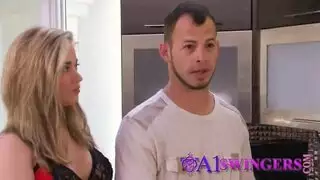 اخ يطلب المساعدة من اخته