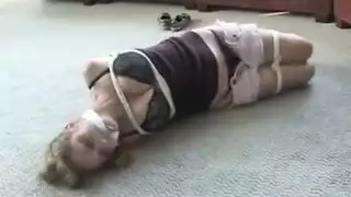 مقيد ومكمم نائب الرئيس بداخلي