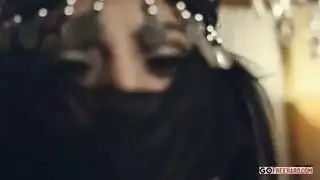 نجمه الإباحية ناديا علي تستسلم لمطالب الأمير