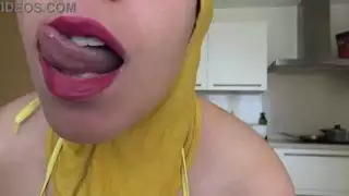 الزوجة العربية المحجبة تمارس جنسًا قاسيًا والديوث يصور