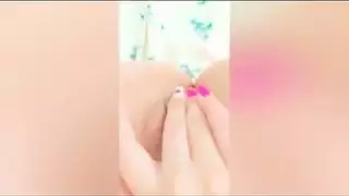 تدليك نقطة جي حتى تندفع سوائلها