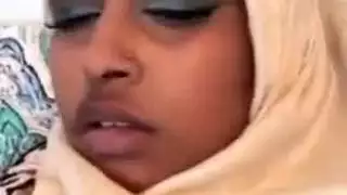 هوس فموي: إشباع كس محترق باللسان
