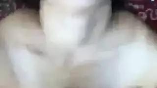 حركة لسان رطبة تليها قذف سميك وصريح على الوجه