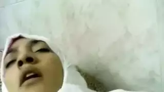 طبيب يملأ الوصفة بقضيبه لفتيات محجبات