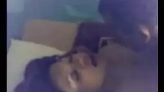عشيق شهيد السري يمنحها جنسًا مكثفًا يركز على القضيب