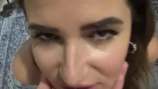 البلع العميق وممارسة الجنس مع أخي غير الشقيق لأول مرة