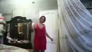 مشكلة مزدوجة: هيدي وصديقتها كبيرة الصدر في مشهد إباحي صريح