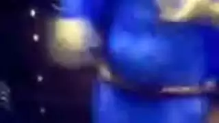 الفتاة المثيرة جوجو: رقصها يتحول إلى فعل جنسي جماعي