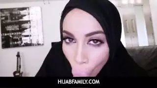 فيكتوريا يونيو تتحدث العربية أثناء المضاجعة العنيفة