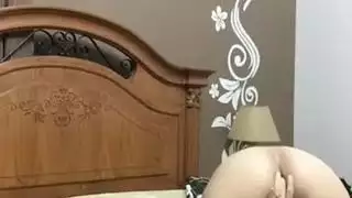 مراهق عربي يستمني بقضيبه السميك