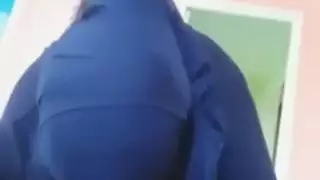 محجبة وقحة تبتلع زب كبير وتنفجر ضحكاً