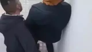 لقطات خفية: امرأة محجبة تبتلع المني على الرصيف