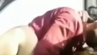 كاميرا خفية تلتقط مص سيارة حرصة صريحة على الطريق