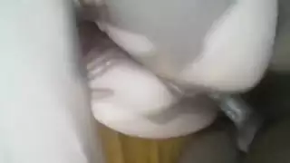 فتاة مصرية تأخذ قضيبًا كبيرًا في فيلم إباحي عنيف