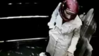 جلسة تقبيل ساخنة في المصعد تتحول إلى جنس عنيف