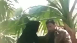 الفتاة الجامعية المثيرة تبلع قضيب العميد وتبتلع سائله