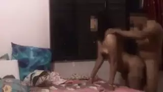 نادر يضرب فرج راندا في فعل غرف نوم قاس