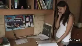 زب زنجي ضخم يوسعها على اتساعها