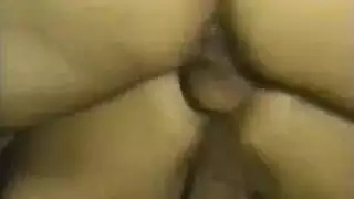 فتاة صغيرة تتعرض لضرب شرجي قاسي