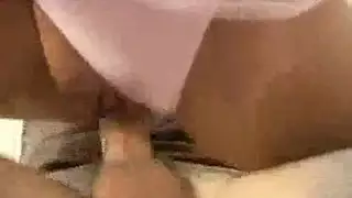 مشهد إباحي: فتاة سودانية مدخنة تبلل