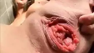 عاشق مراهق يتلذذ بأثدائها النضرة في فيلم جنسي حار