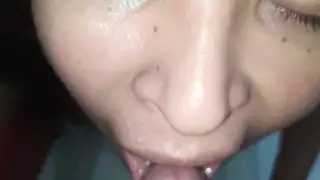 الترجمة: she cleans with her very exciting snout and swallows all the sperm that is ejaculated