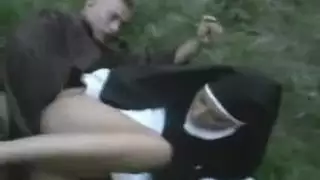 قضيب حمار في الحلق وركوب عنيف