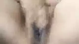 تحقق خيال الاستحمام العام مع جنس جماعي صريح