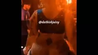 كلبة ساخنة تحصل على قضيب عسكري في فعل قاس