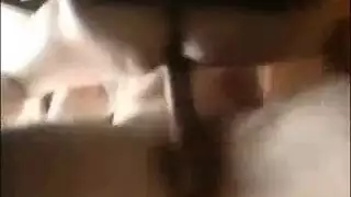 فتاة صيد هواة تدمر مؤخرتها من قبل شاب الكاميرا