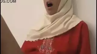 ملابس محتشمة، جلسة جماع فاضحة