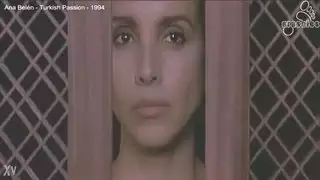 ممثلة إباحية تركية آنا بيلين في مشهد إباحي صريح