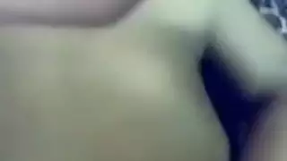جميلة مصرية تصبح عاهرة كاملة في فيلم إباحي في غرفة النوم مع زوجها