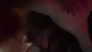 مراهقة يتم أكل فرجها المحلوق بلا هوادة