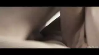صراخ النشوة من جنس عميق وعنيف في غرفة النوم