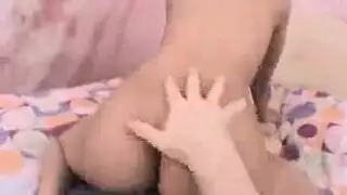 الفتاة السمراء آشلي وينترز تتباهى بثدييها الضخمين في عرض ويبكام مثير