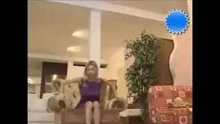 حمراء مجنونة وشقراء عارية تركبان قضيباً سحرياً