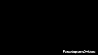 تقيد النساء بل سلاسل