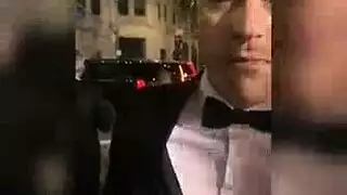 الزنجبيل غي هو سخيف زوجة صديقه في غرفة فندق، لأنها تئن أثناء ممارسة الجنس