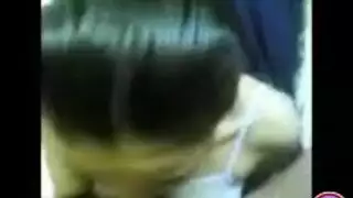 شرموطة عربية مثارة تحب الزب الغليظ للعميل في حفرها