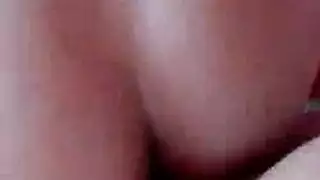 ثنائي مجنون: عارضة مثيرة تمارس الجنس مع رجلين