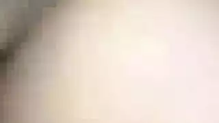 أصابع قذرة تلف حول قضيب ضخم