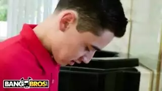 الابن يجبر زوجه الاب ان تمص زبه