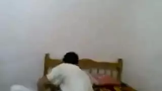 عاهرة محجبة تُملأ بالسائل المنوي في مشهد جنسي جماعي
