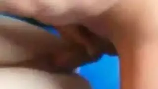 فتاة مراهقة في جوارب طويلة جاهزة لبوغينغ شرجي