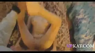فتاة بنية صغيرة تمارس الجنس الشرجي مع مصورها بدلاً من الحمام