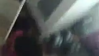 إباحية عنيفة: مهيمن آسيوي يسمن العاهرة ثم يغتصب فتحاتها