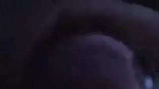 صديقة الصديق تخدم رجلاً مستعراً بشهوة